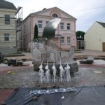 Strūklaka-skulptūra BURU LAIVA Krāslavā pirms nodošanas ekspluatācijā